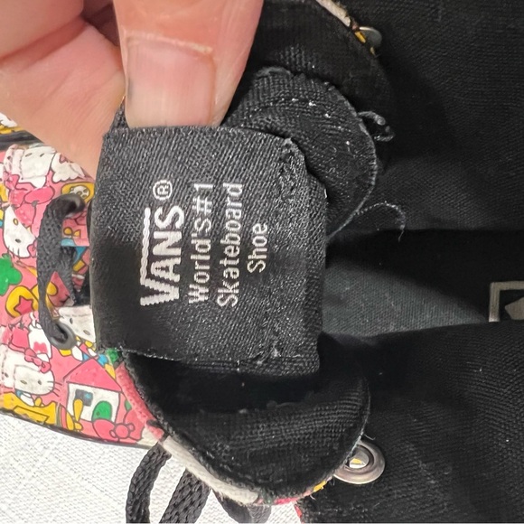 Vans X Hello Kitty Hi Top Shoes Allover Print Men’s Size 8.5 Women’s Size 10 GUC - Picture 9 of 10
